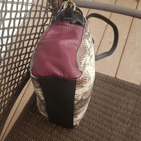 Jessica Simpson Faux Leather Snakeskin Design Handbag wRemoveable Shoulder Strap - Picture 4 of 12
